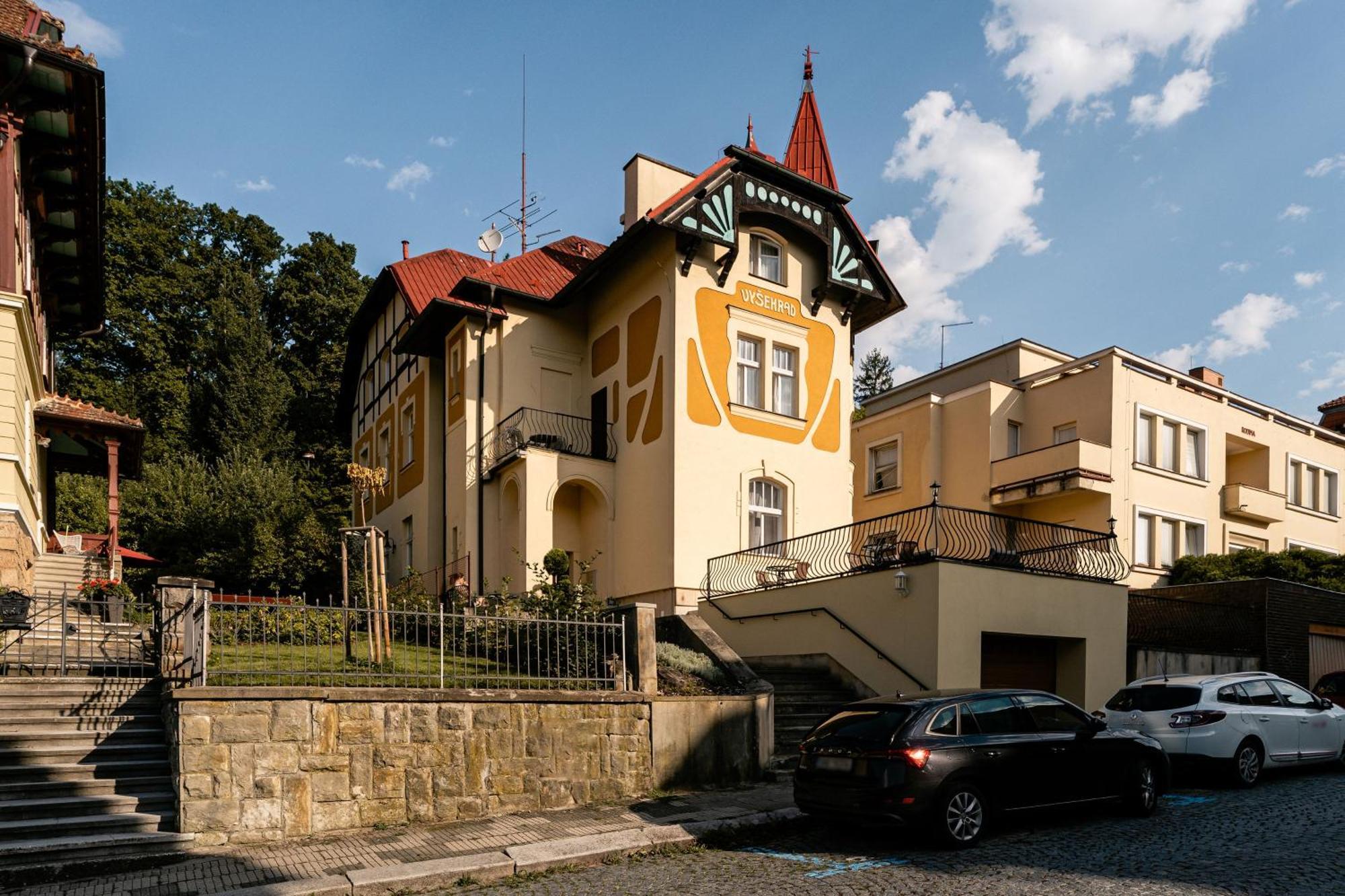 Vila Vysehrad Лугачовіце Екстер'єр фото